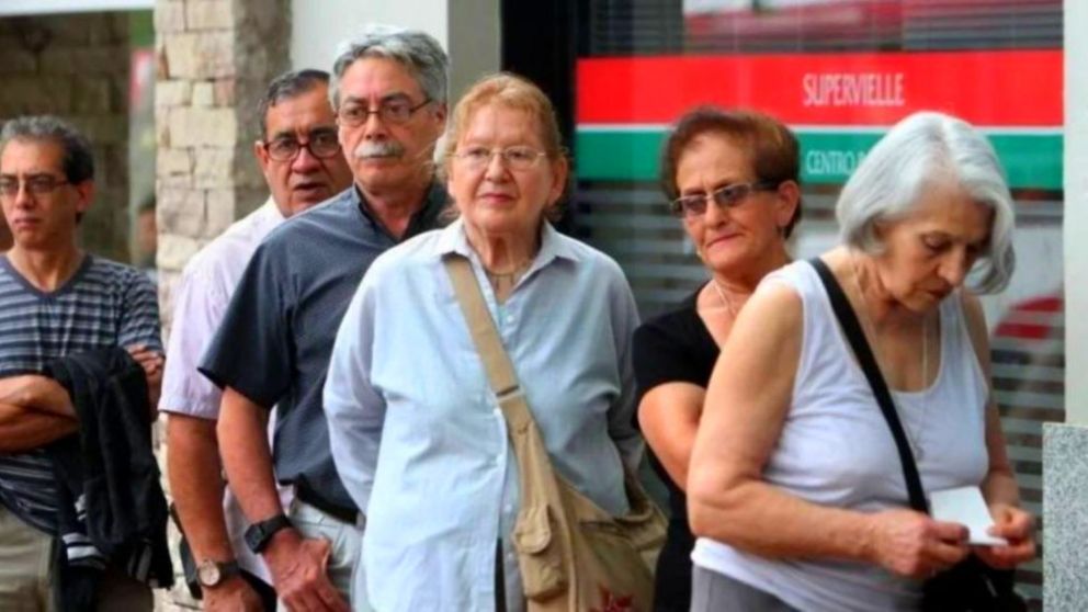 La reducci�n en el valor real de jubilaciones y pensiones explica el super�vit fiscal.