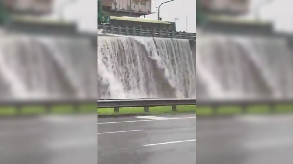 La "catarata de General Paz": el impresionante video que dejó el temporal