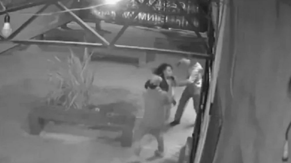 Una mujer polic�a mat� a un ladr�n que le quiso robar el celular