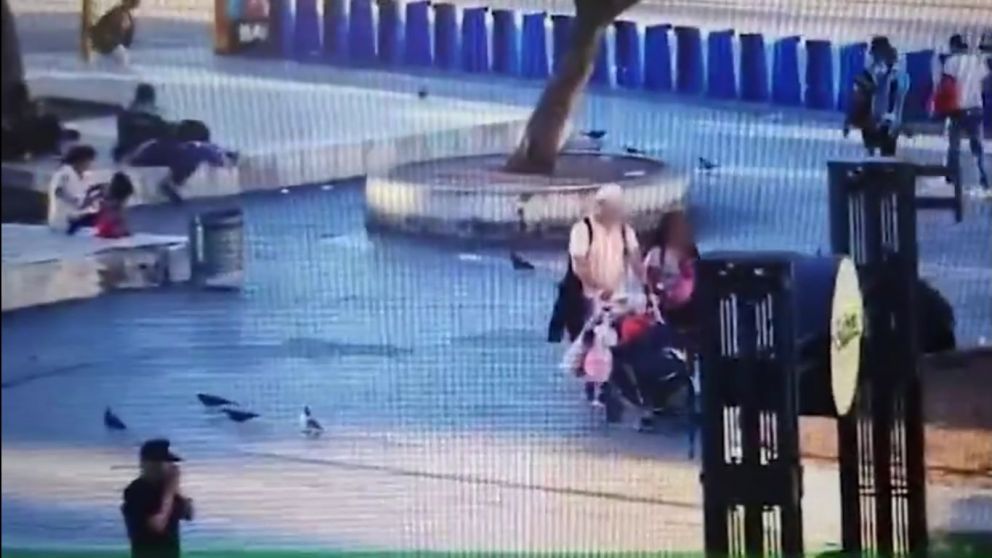 Una pareja abandonó una bebé en Plaza Miserere