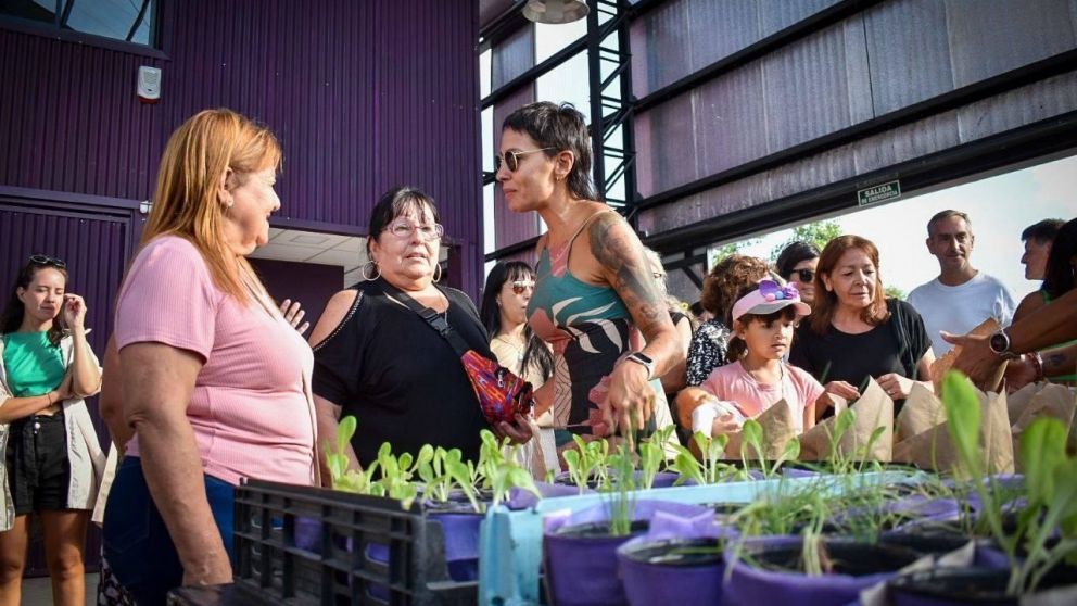 Mayra Mendoza inauguró el vivero municipal