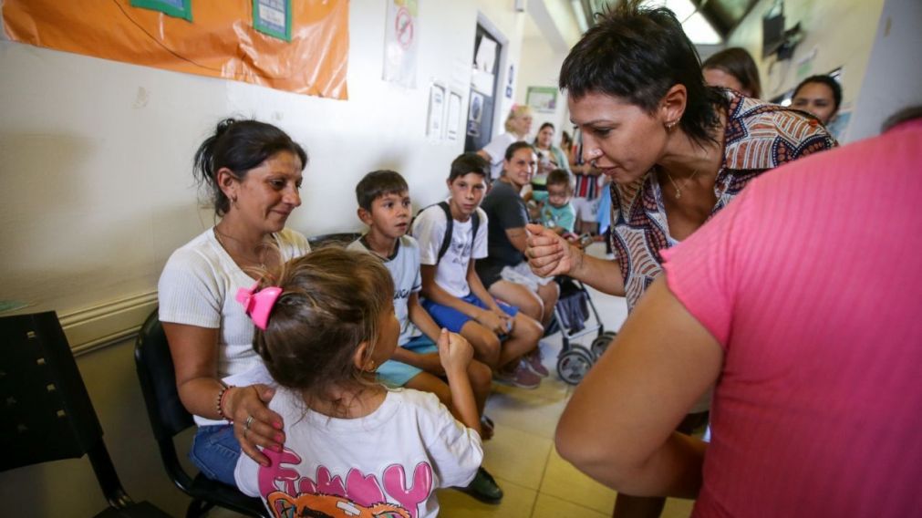 Mayra Mendoza recorrió una nueva jornada integral de salud