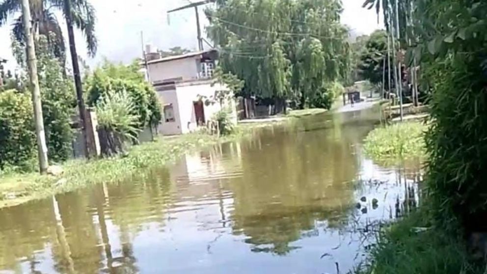 Tras la crecida del Río de la Plata, evacuaron a vecinos afectados