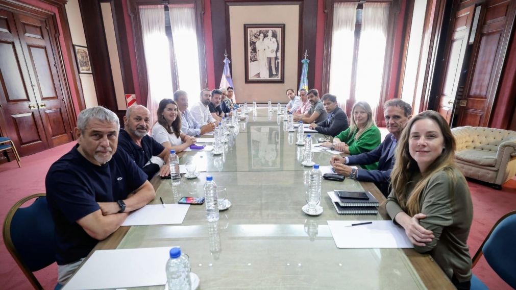 Mayra Mendoza se reuni� con Kicillof e intendentes