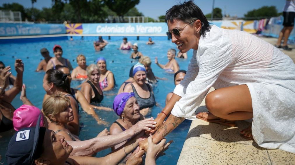 Mayra Mendoza visitó la Colonia de Verano Municipal