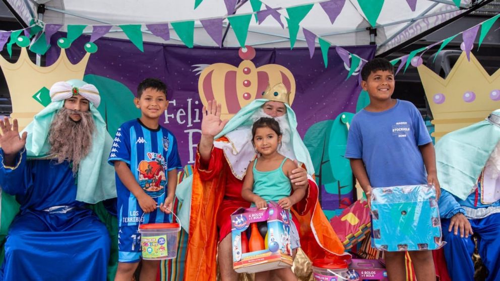 Niños quilmeños disfrutaron de una jornada junto a los Reyes Magos