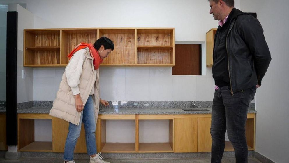La intendenta Mayra Mendoza supervisó las obras del jardín "Rayuela" de Don Bosco