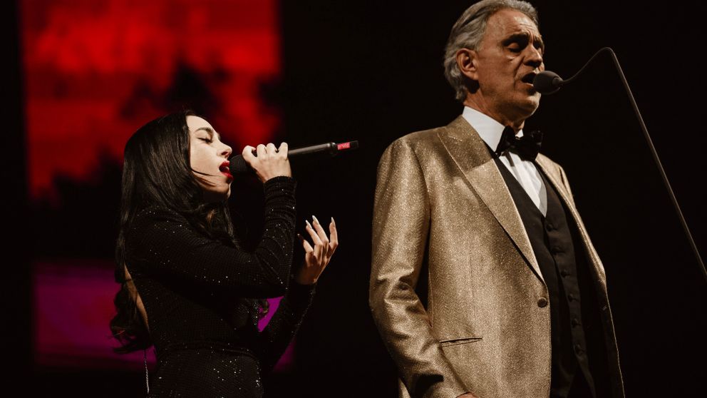 Nicki Nicole deslumbra como invitada especial en el show de Andrea Bocelli