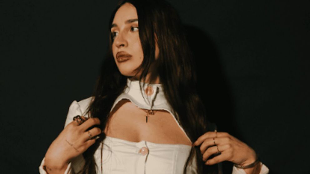 Juli Martorell presenta "Alkimia": su álbum debut que fusiona pop, balada y soul en un viaje profundamente emocional