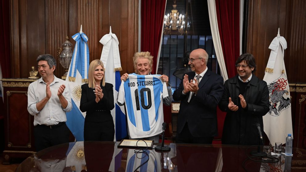 Así fue el paso de Rod Stewart por Argentina: música, clásicos y guiños a Messi y Maradona