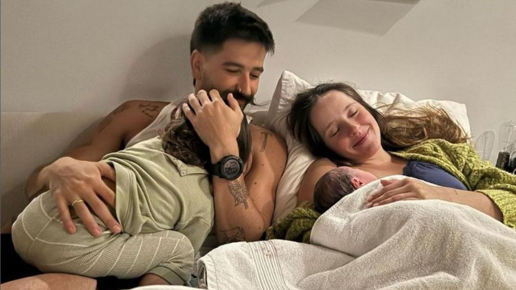 Camilo confesó que tiene cuadros de colgados de la sangre de sus hijas Índigo y Amaranto.