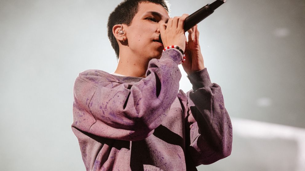 Milo J reveló el tracklist de "La Vida Era Más Corta" con Trueno, Soledad Pastorutti, Mercedes Sosa y Silvio Rodríguez