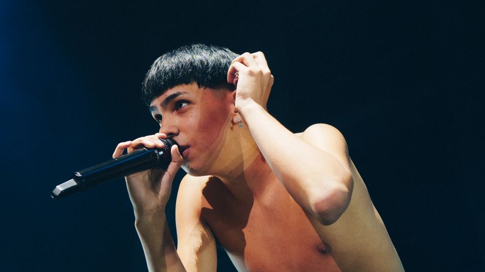 Milo J presentó en exclusiva la preescucha de "La Vida Era Más Corta", su nuevo álbum que fusiona lo urbano con el folklore