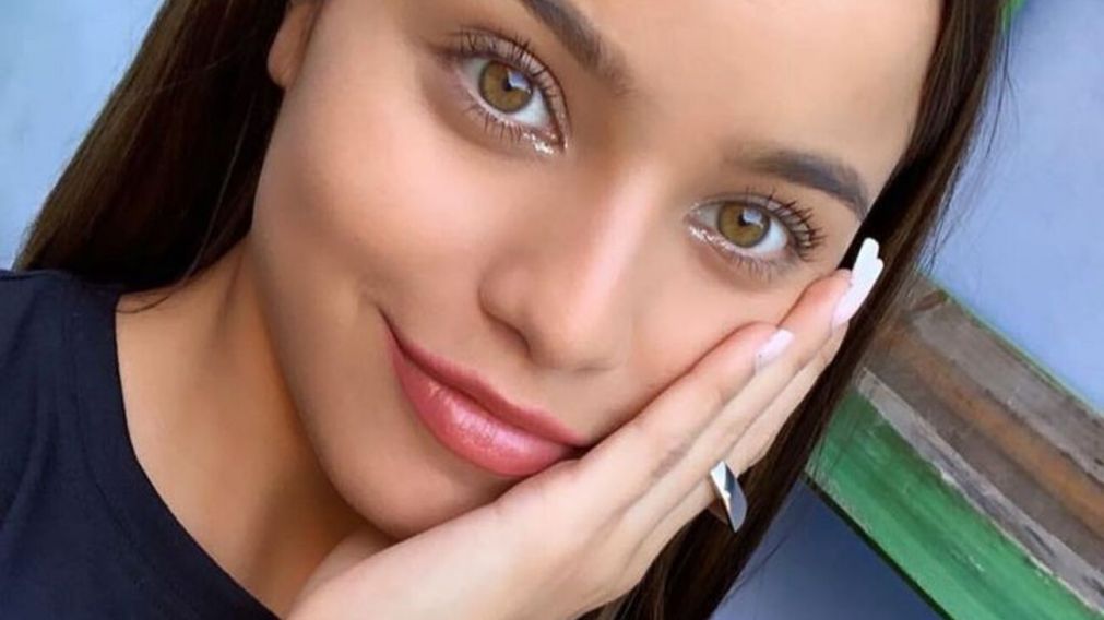 La flor m�s bella: Emilia Mernes celebr� el inicio de la primavera con un atrevido look
