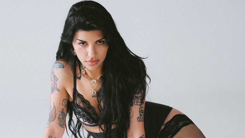 "¡Estoy de vuelta perra!": Cazzu regresó a OnlyFans con una foto que revolucionó las redes sociales