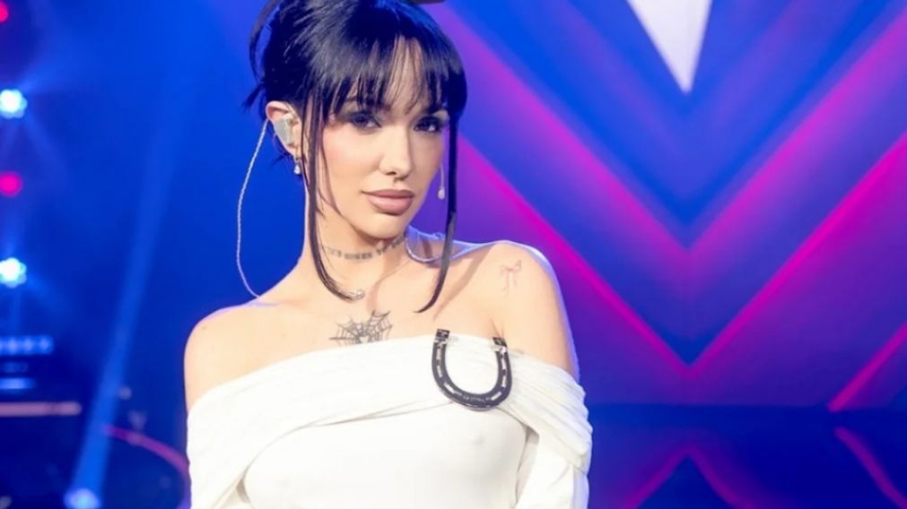 La Joaqui deslumbra con su peinado recogido en La Voz Argentina mientras acompaña a Lali y causa furor en Twitter