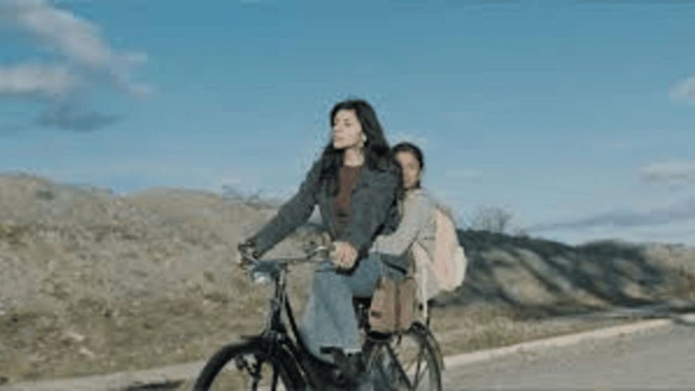 Cazzu brilla en Netflix: su debut en la pantalla grande revoluciona el cine argentino