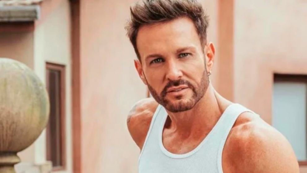 Axel confiesa que podr�a dejar la m�sica para ser cura: "Lo voy a ser"