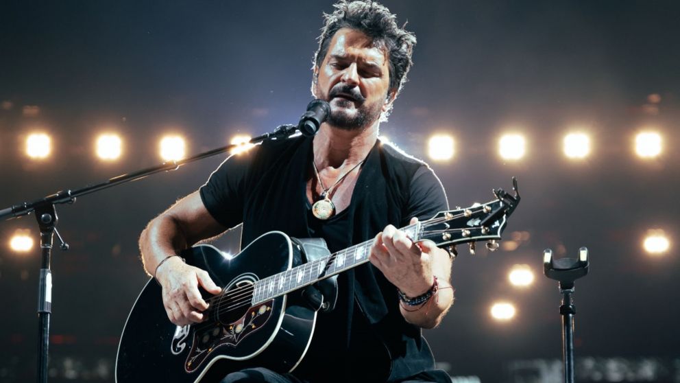 El incómodo ¿y divertido? momento que vivió Ricardo Arjona: estacionó mal y casi se lleva una multa