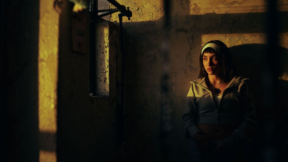 Maria Becerra estrena "7 vidas", la canción de la serie "En el barro"