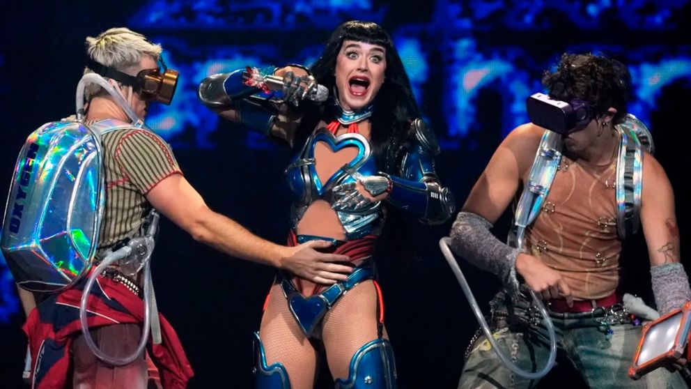 La gira maldita de Katy Perry: sustos, fallos mecánicos y electrocución en pleno show