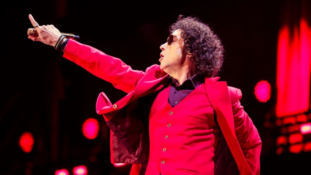 Enrique Bunbury detuvo su show en Quito para apercibir el uso de celulares: "Hacen que el concierto sea peor"