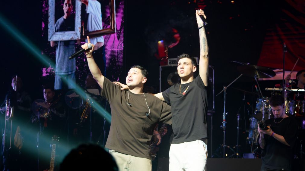 Los Herrera debutaron con sold out en Calle Corrientes y una noche repleta de invitados
