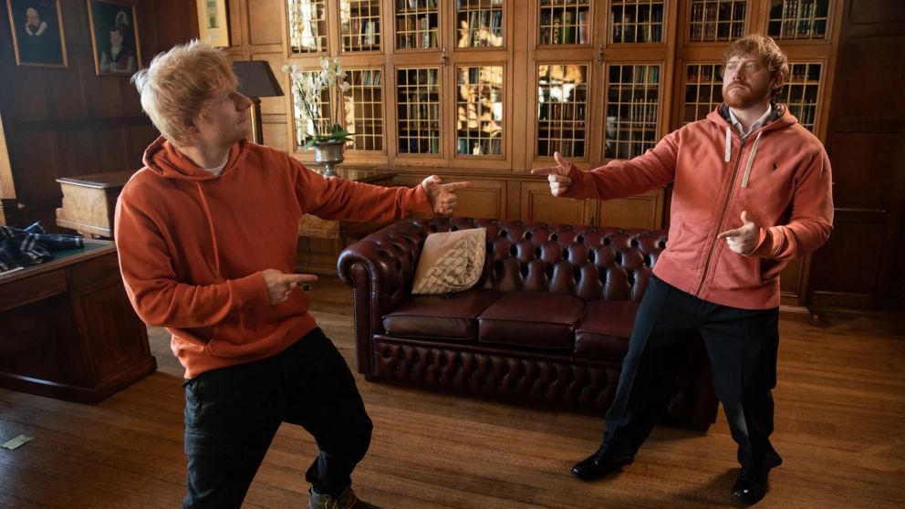 Ed Sheeran presenta "A Little More" y sorprende con el regreso de Rupert Grint en el video oficial