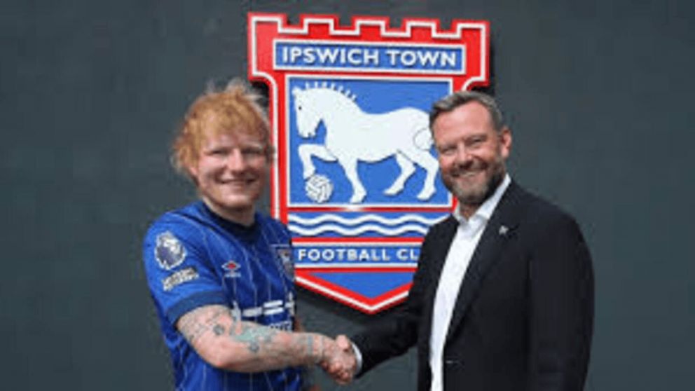 Ed Sheeran jugará profesionalmente al fútbol en Inglaterra: "Va a usar la 17 en su club de toda la vida"