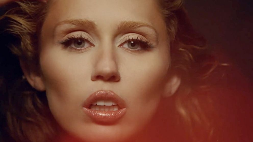 Miley Cyrus anunció "Something Beautiful", su primer álbum visual