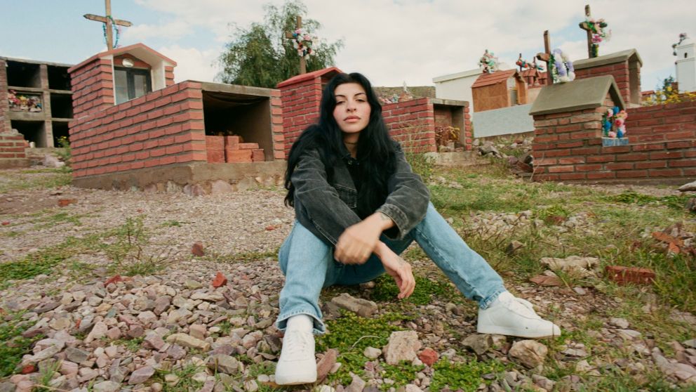 Desde Jujuy al mundo: Cazzu rompe récord con "Con otra" y lo celebra con un emotivo mensaje