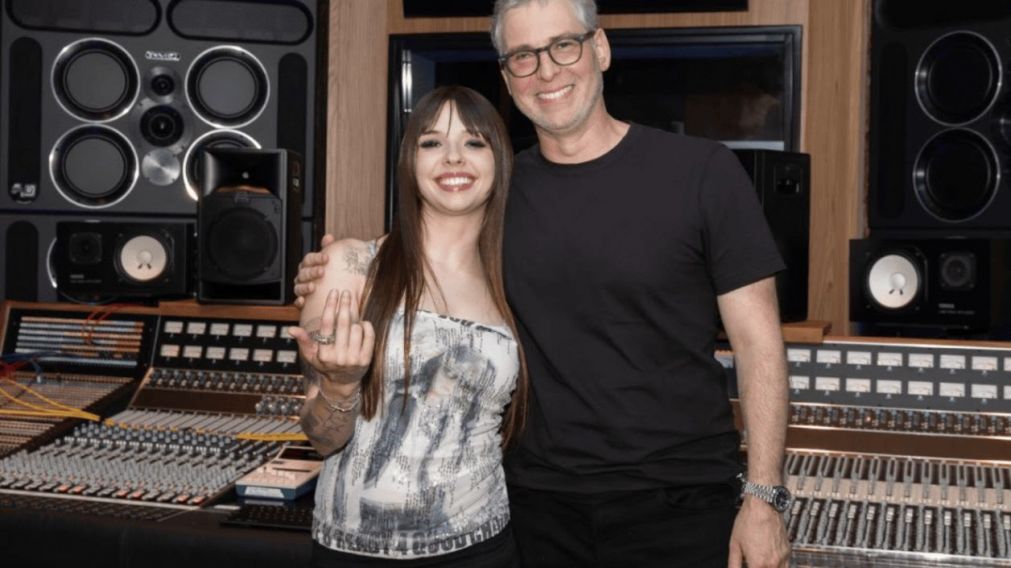 Saramalacara firmó con Interscope Capitol y lanzó Aura Talk, su nuevo single junto a Zell