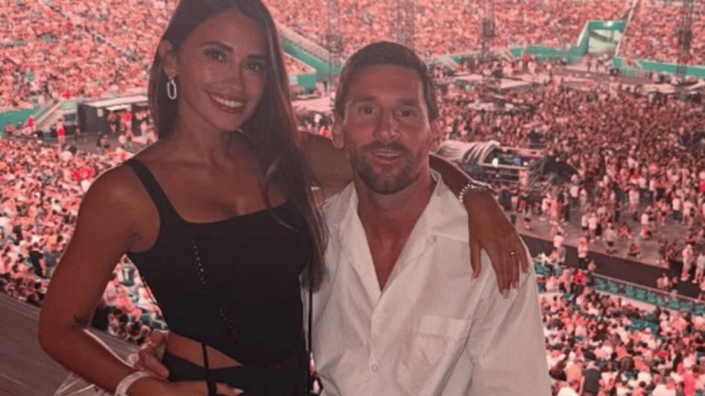 Messi y Antonela en el show de Coldplay: ovación, risas y complicidad en la "kiss cam"
