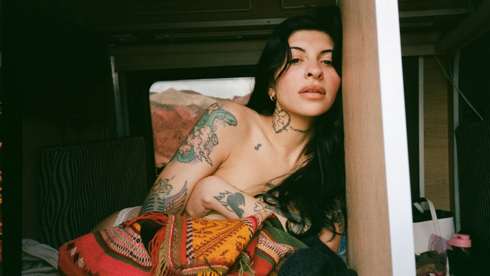 Cazzu frenó en seco a un periodista tras ser consultada por Christian Nodal: "Hacé alguna pregunta que..."