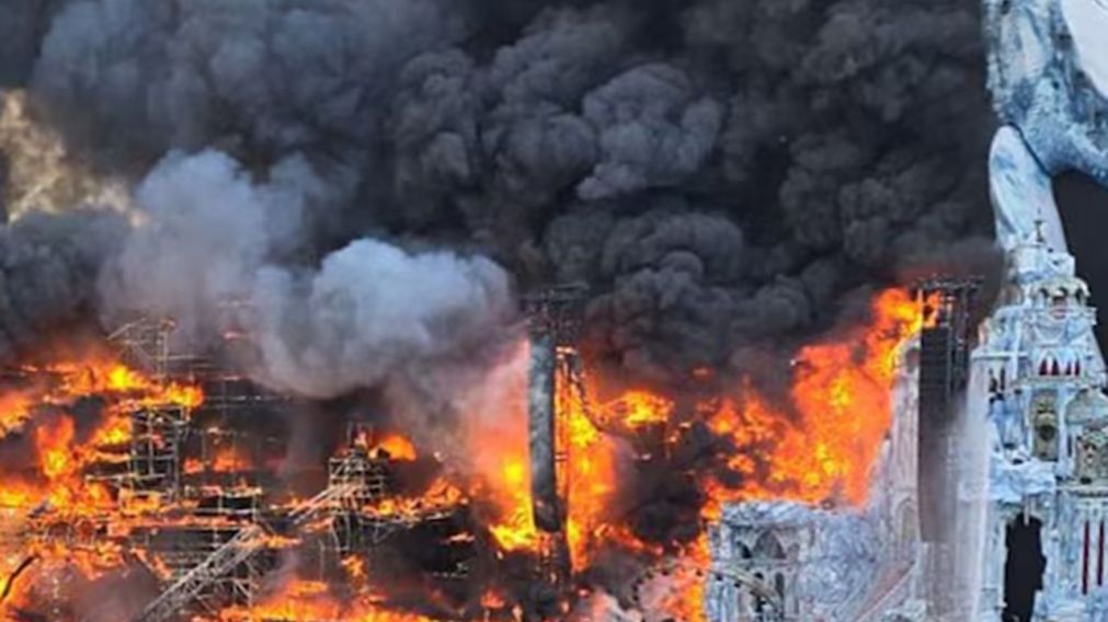 ¿Qué causó el incendio que destruyó el escenario principal de Tomorrowland?