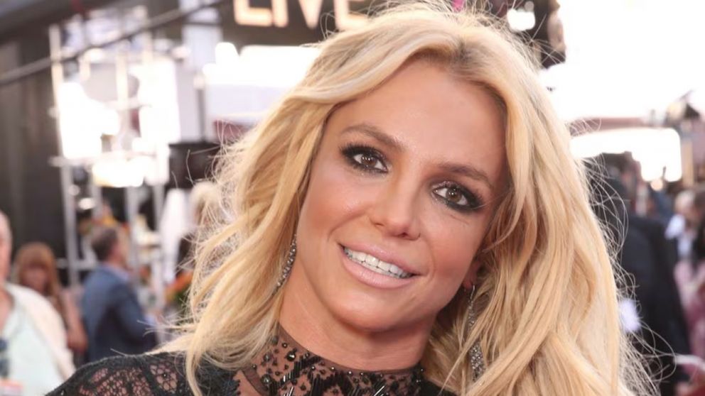 Britney Spears dice haber adoptado una niña llamada Lennon London, pero su anuncio genera dudas