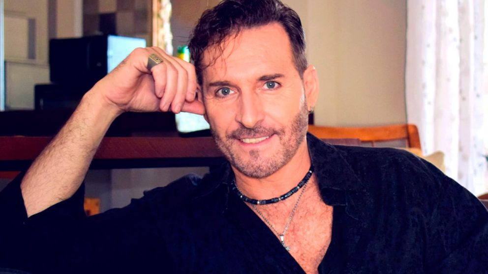 Jos� Luis Miralles sue�a con cantar junto a Diego Torres y Carlos Vives y presenta su nuevo single "C�mo te dir�"
