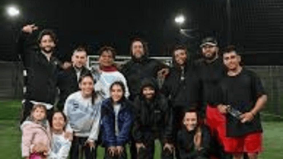 Maria Becerra y Arc�ngel jugaron al f�tbol en Quilmes: "Partidito con la maravilla"