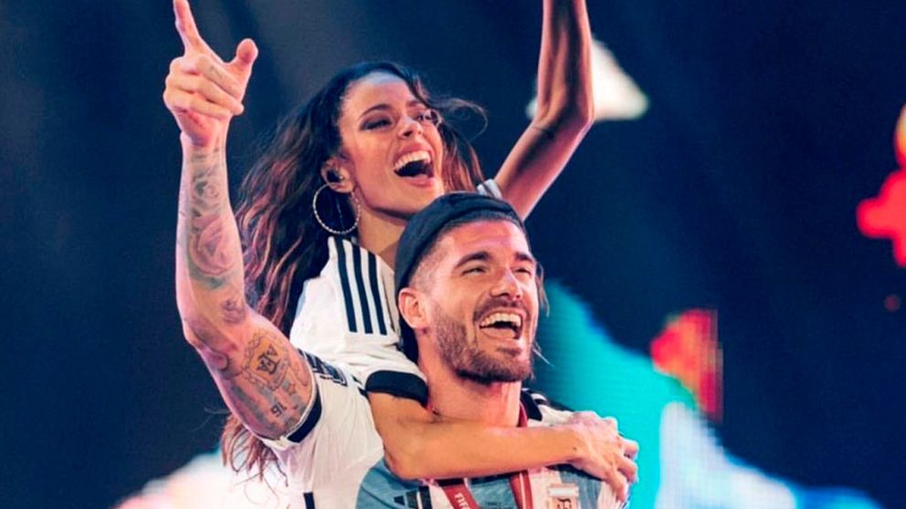 ¿Casamiento en puerta? Tini Stoessel y Rodrigo De Paul desatan rumores con una foto romántica