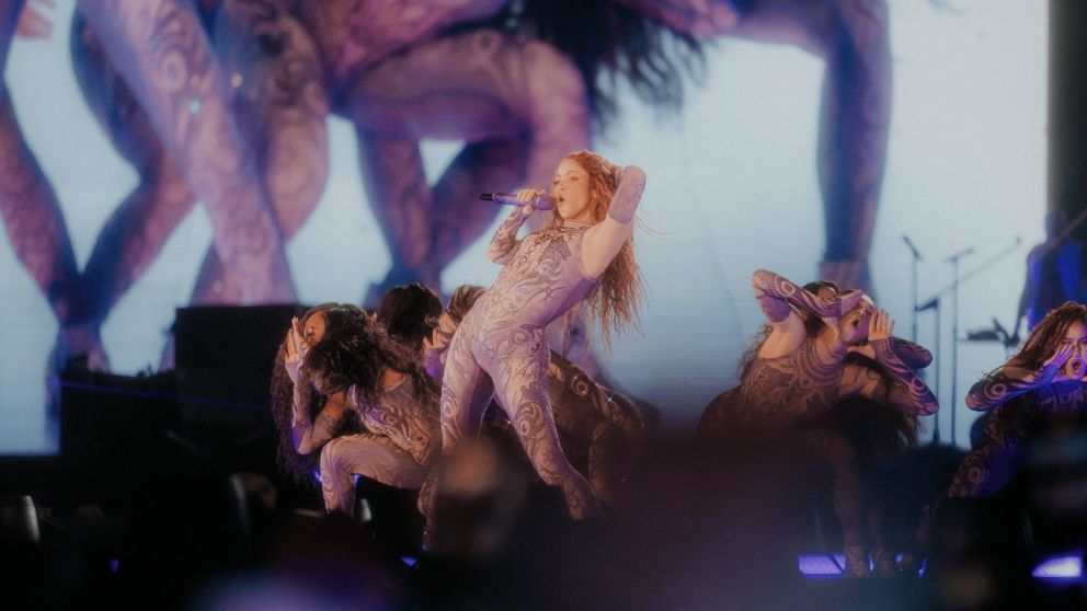 Shakira dio un show inolvidable en Las Vegas y una figura internacional la sorprendió entre el público