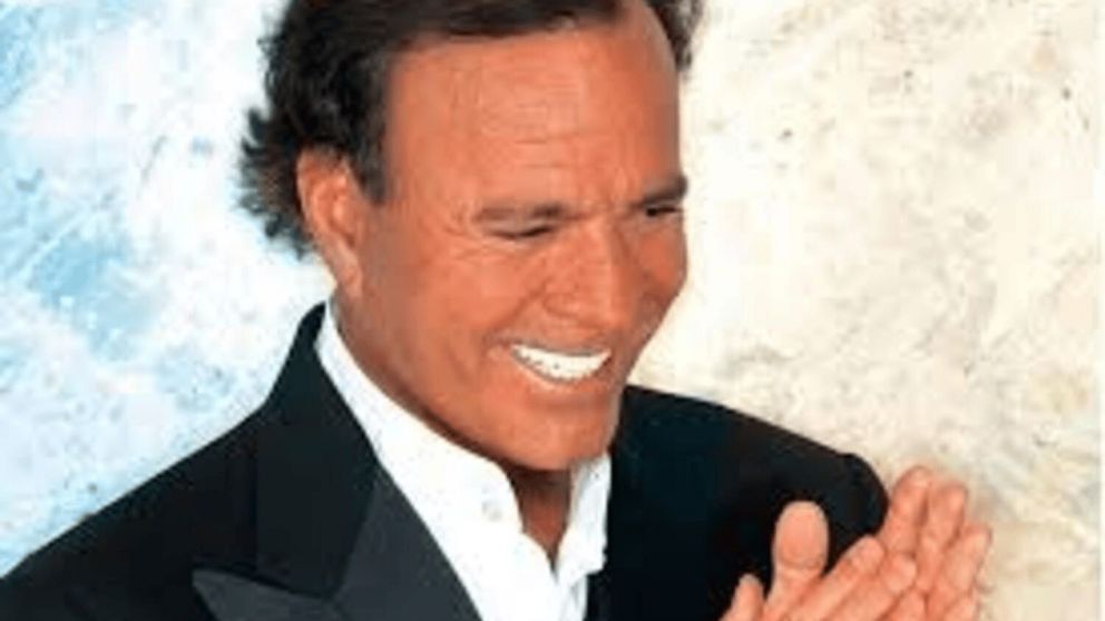 La ola polar no llegó sola: arrancó el séptimo mes del año y llegaron los mejores memes de Julio Iglesias