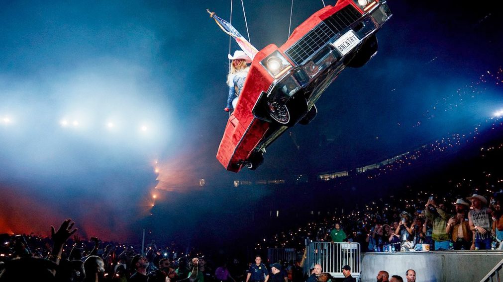 Beyoncé vivió un susto en pleno show en Houston: una falla técnica interrumpió su vuelo en Cadillac