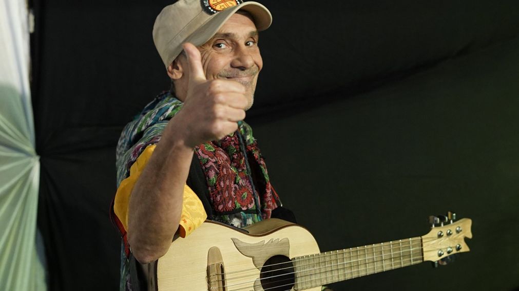 Manu Chao contra la motosierra de Milei: "Los glaciares no se tocan"