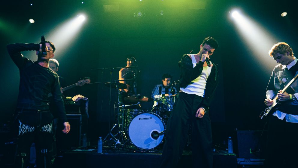 Cupido debutó en Argentina y conquistó con un show íntimo y vibrante en The Roxy Live