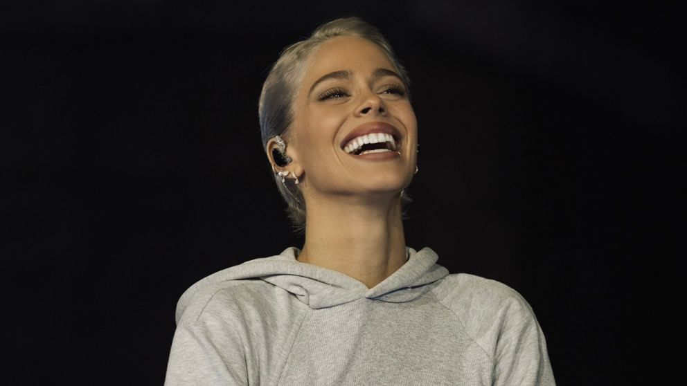 Tini Stoessel presenta "ni de ti + posta" en vivo