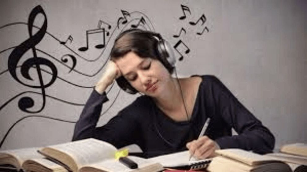 Música para enfocarse: el ritual mental que recomienda una neurocientífica para mejorar la productividad