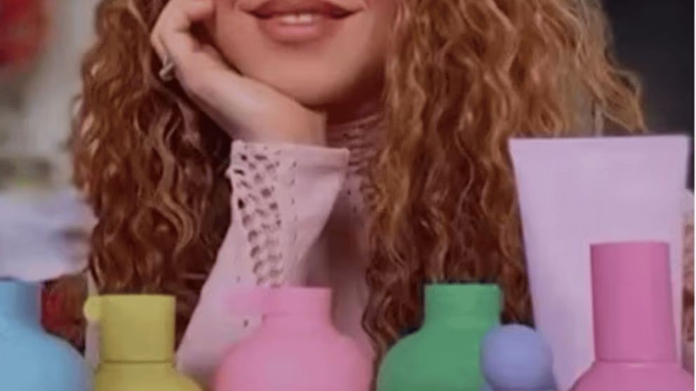 Shakira lanza su propia línea de cuidado capilar