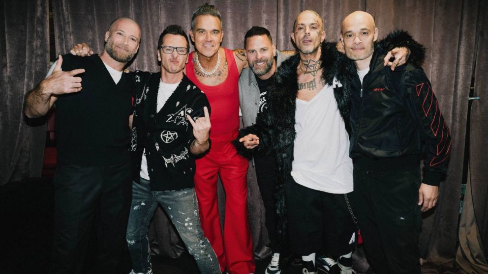 Robbie Williams sorprendió en Londres con la emotiva reunión de Five tras 25 años