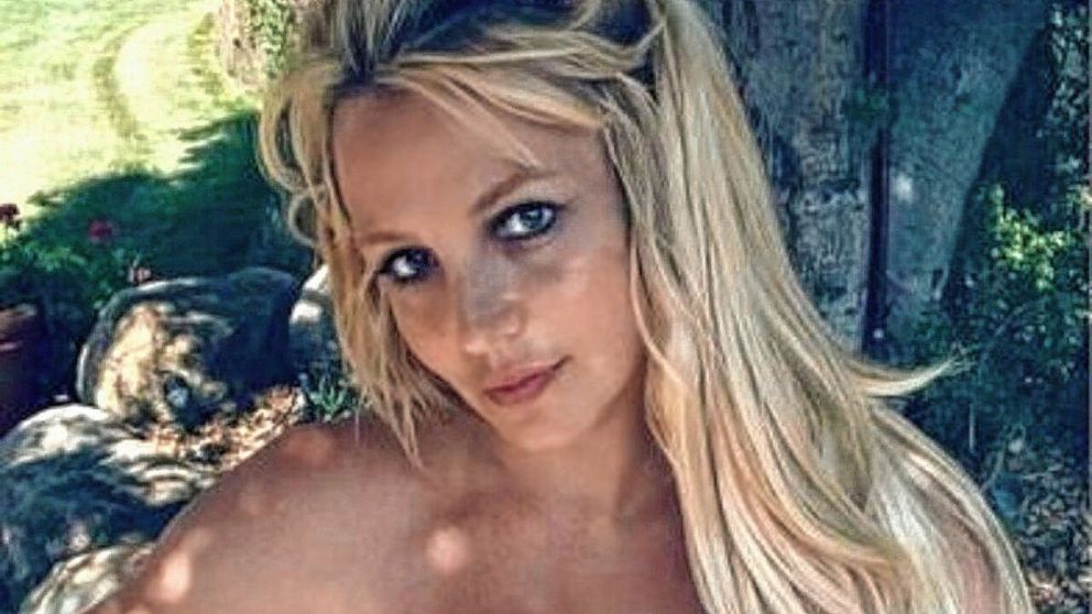 Britney Spears alcanzó el #1 en Billboard con "...Baby One More Time" en 1999