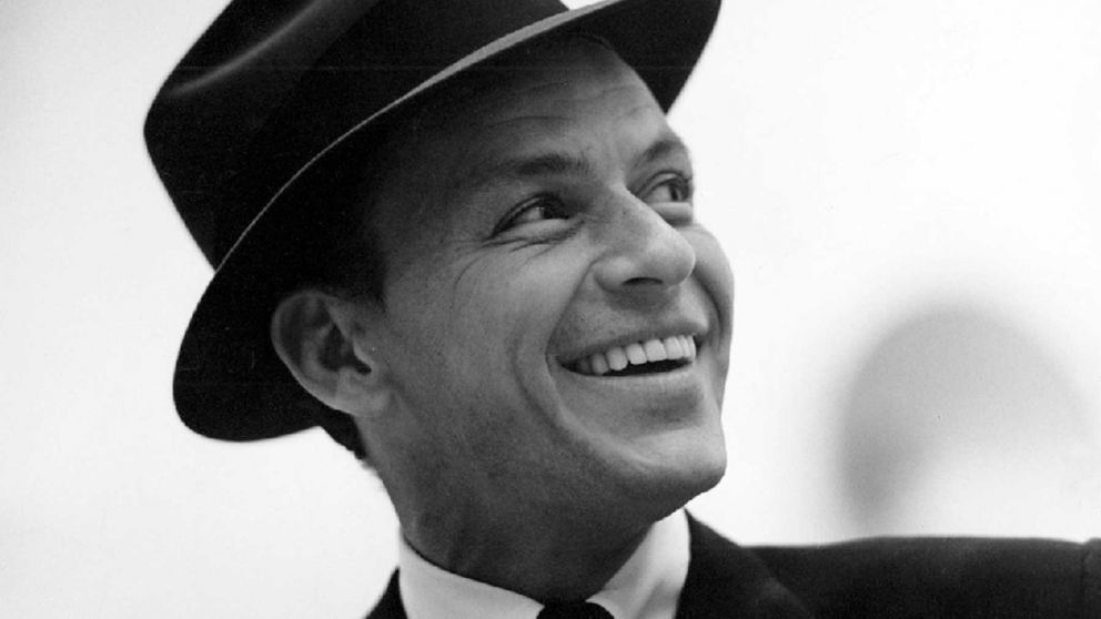 Frank Sinatra fue N°1 en Reino Unido y EE.UU. con "Strangers in the Night" en 1966